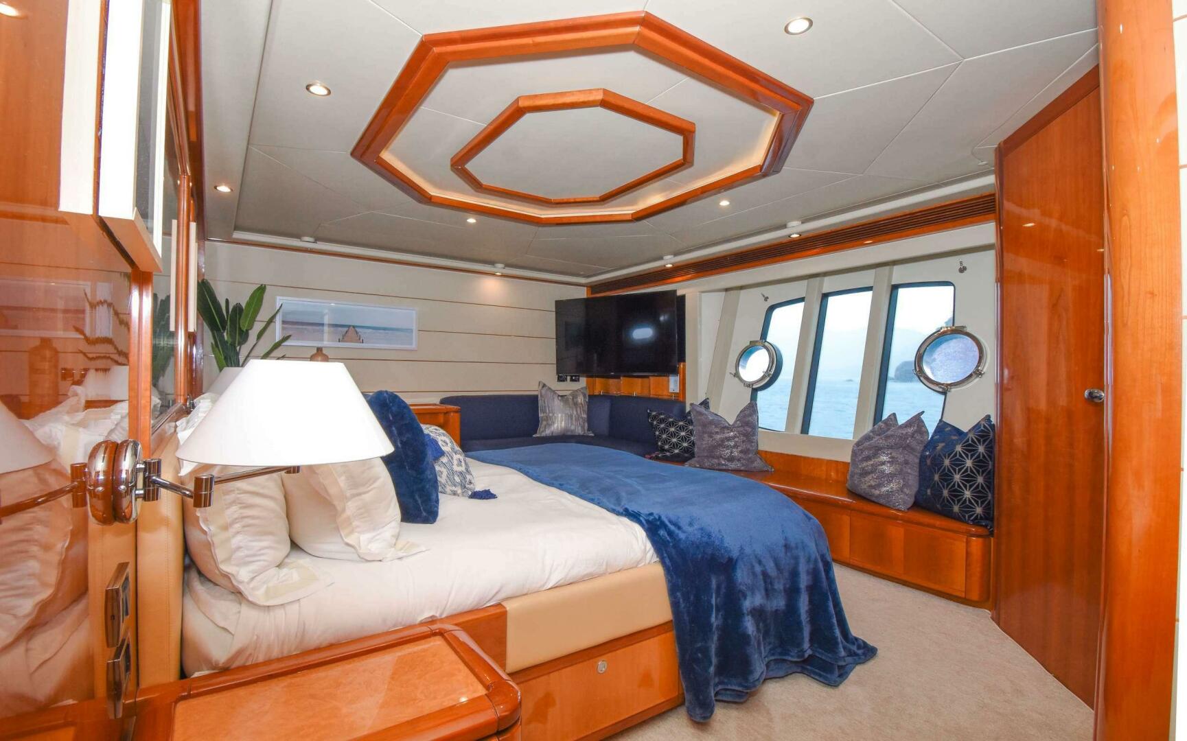 2006 Ferretti Yachts 881 - Image 8
