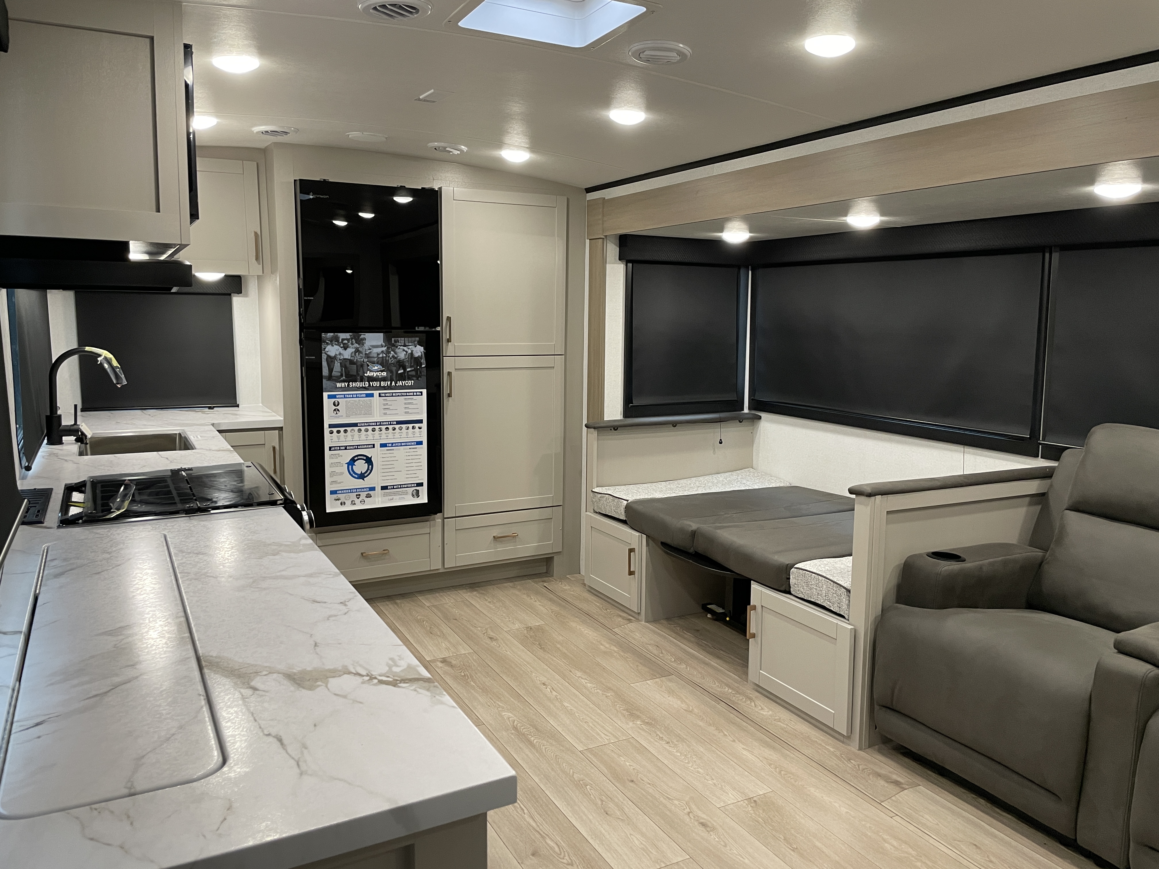 2027 Jayco Jay Feather 30RKB - Image 9