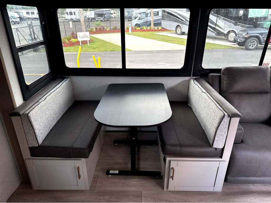 2027 JAYCO JAY FEATHER 29QBH - Image 12