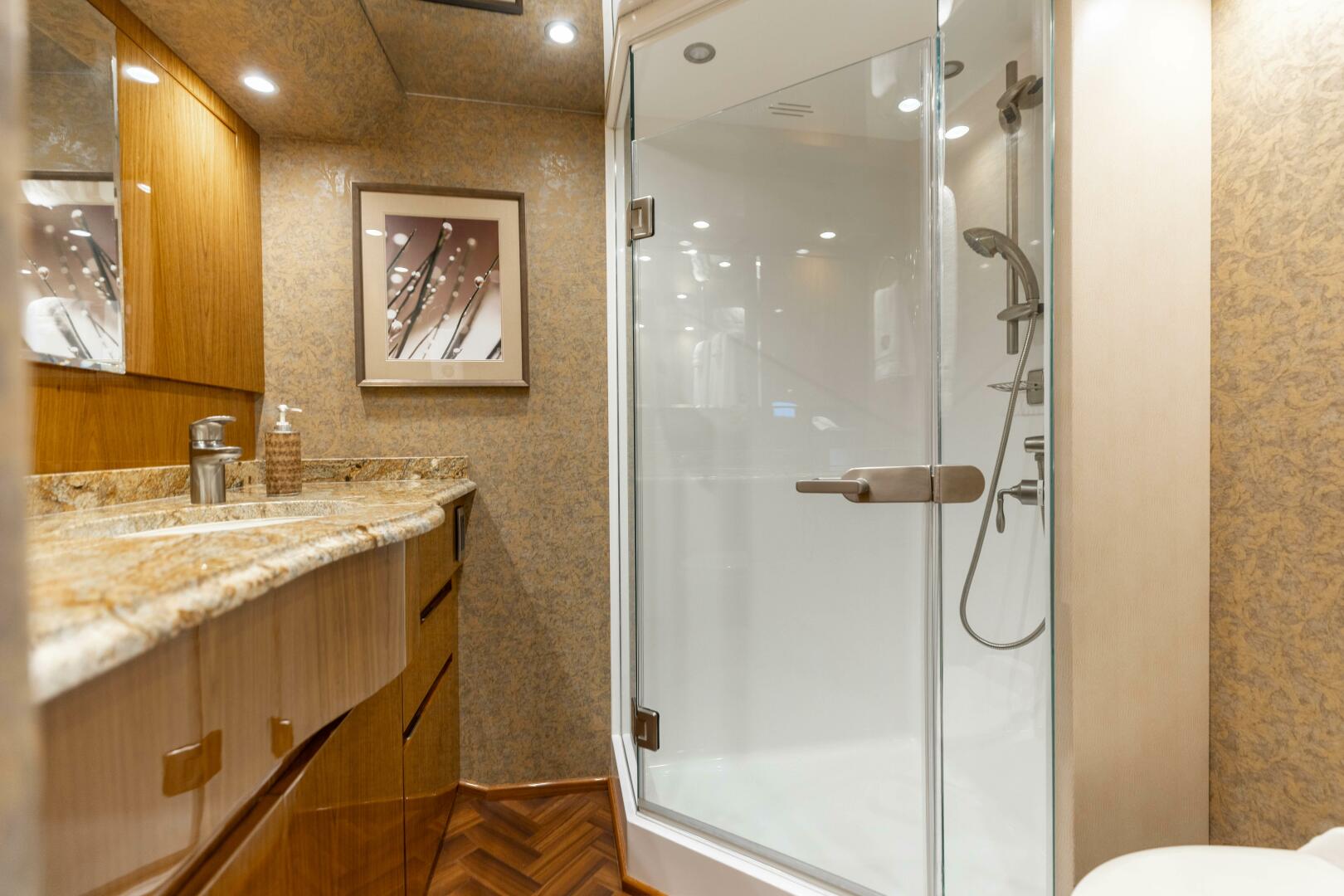 2013 Viking 76 Convertible - Image 30