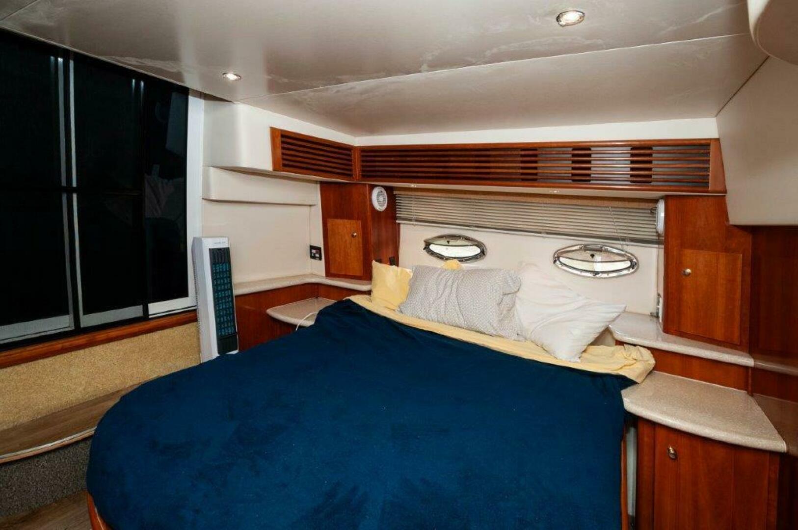 2002 Carver 444 Cockpit Motor Yacht - Image 19