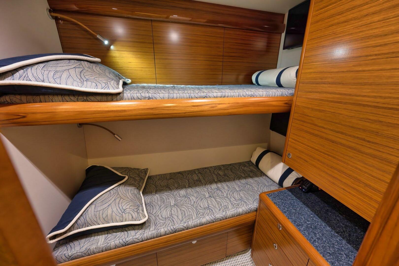 2012 Weaver - Image 27
