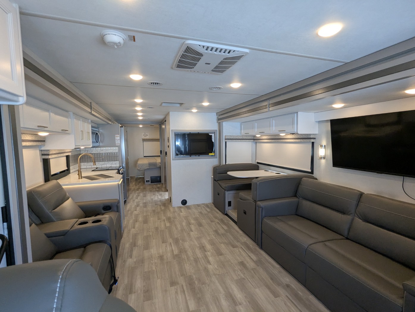 2025 Thor Motor Coach Windsport 35R - Image 15