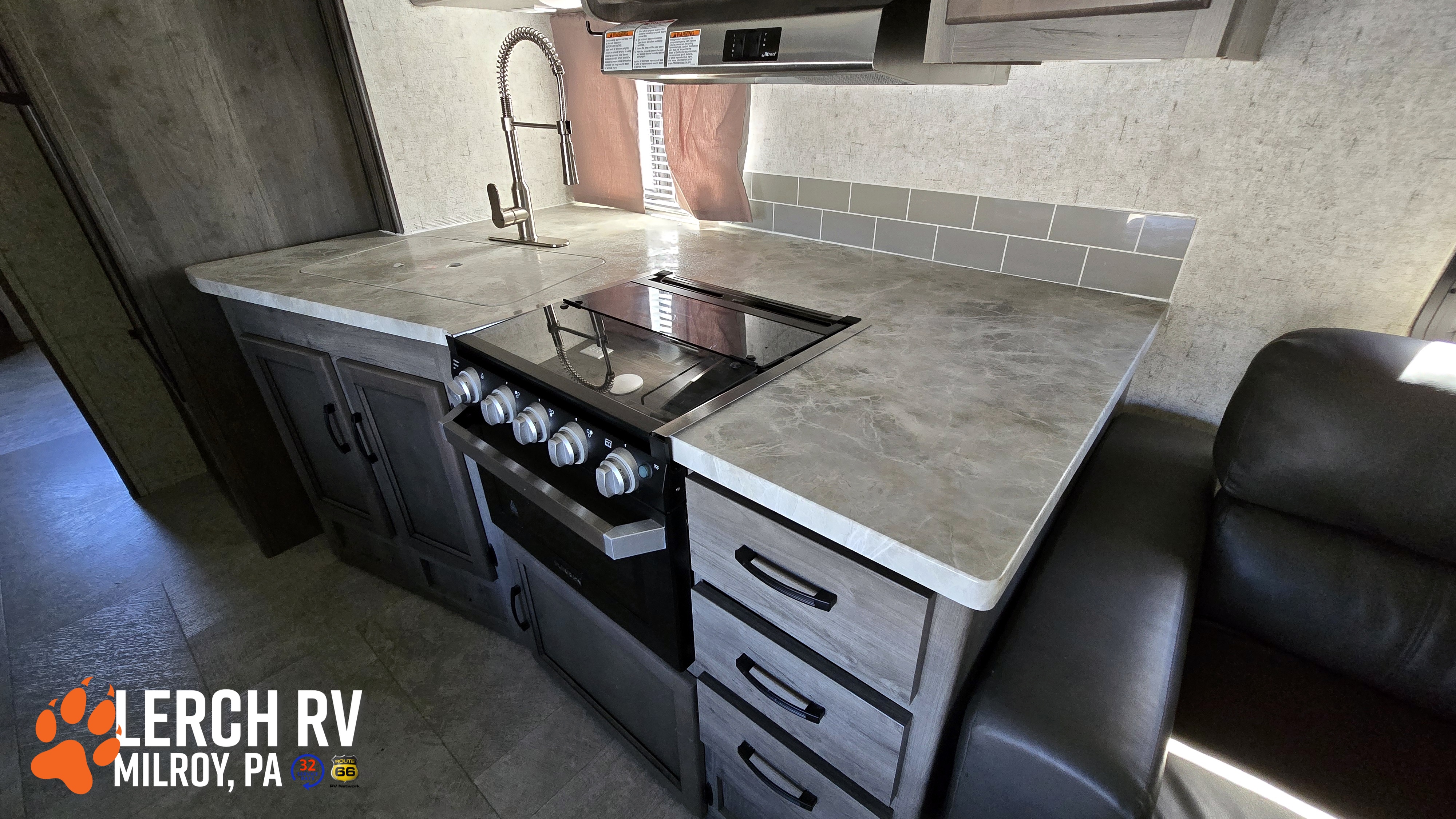 2019 FOREST RIVER APEX 300BHS - Image 17