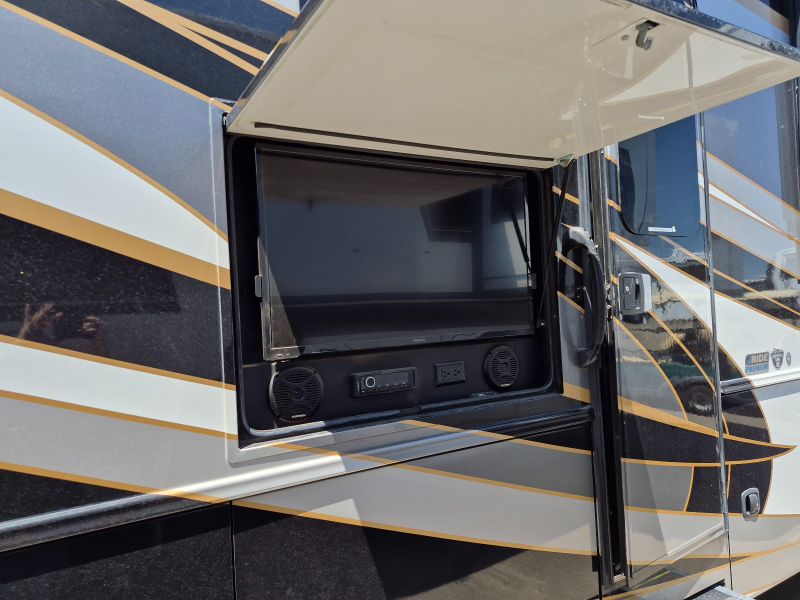 2018 Jayco Seneca 37HJ - Image 3