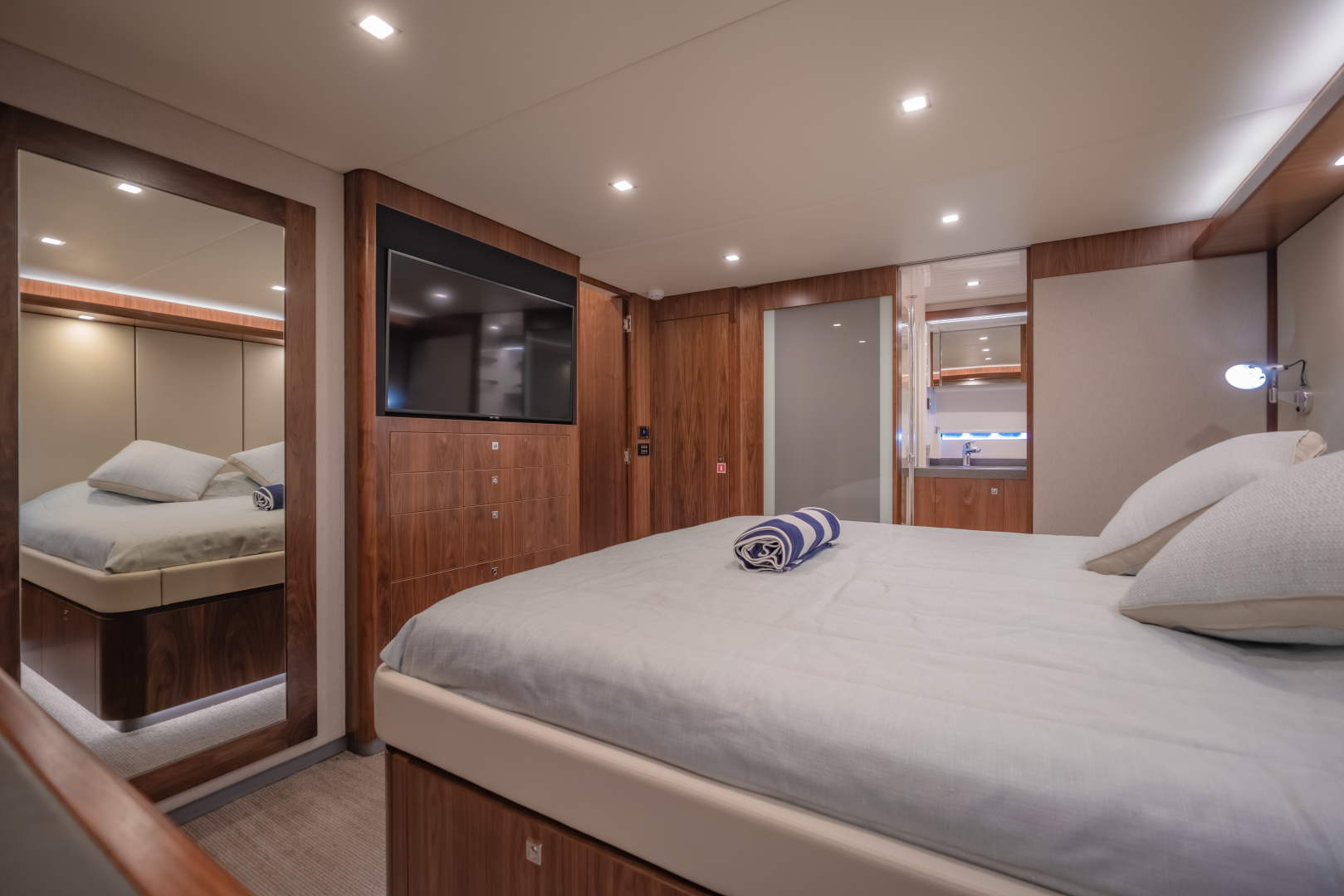 2019 Riviera 68 Sport Motor Yacht - Image 7