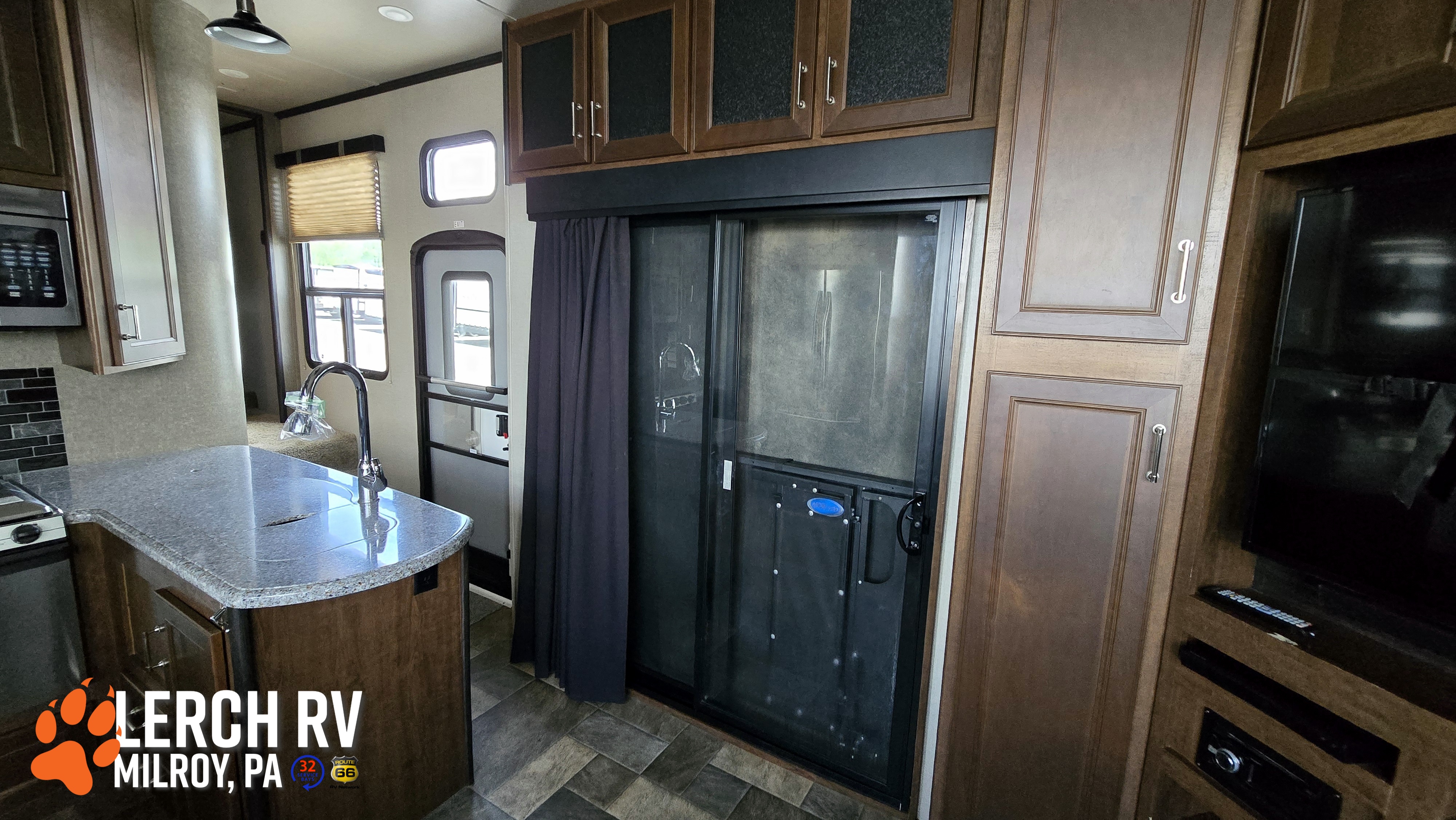 2016 Keystone Fuzion 420 - Image 15