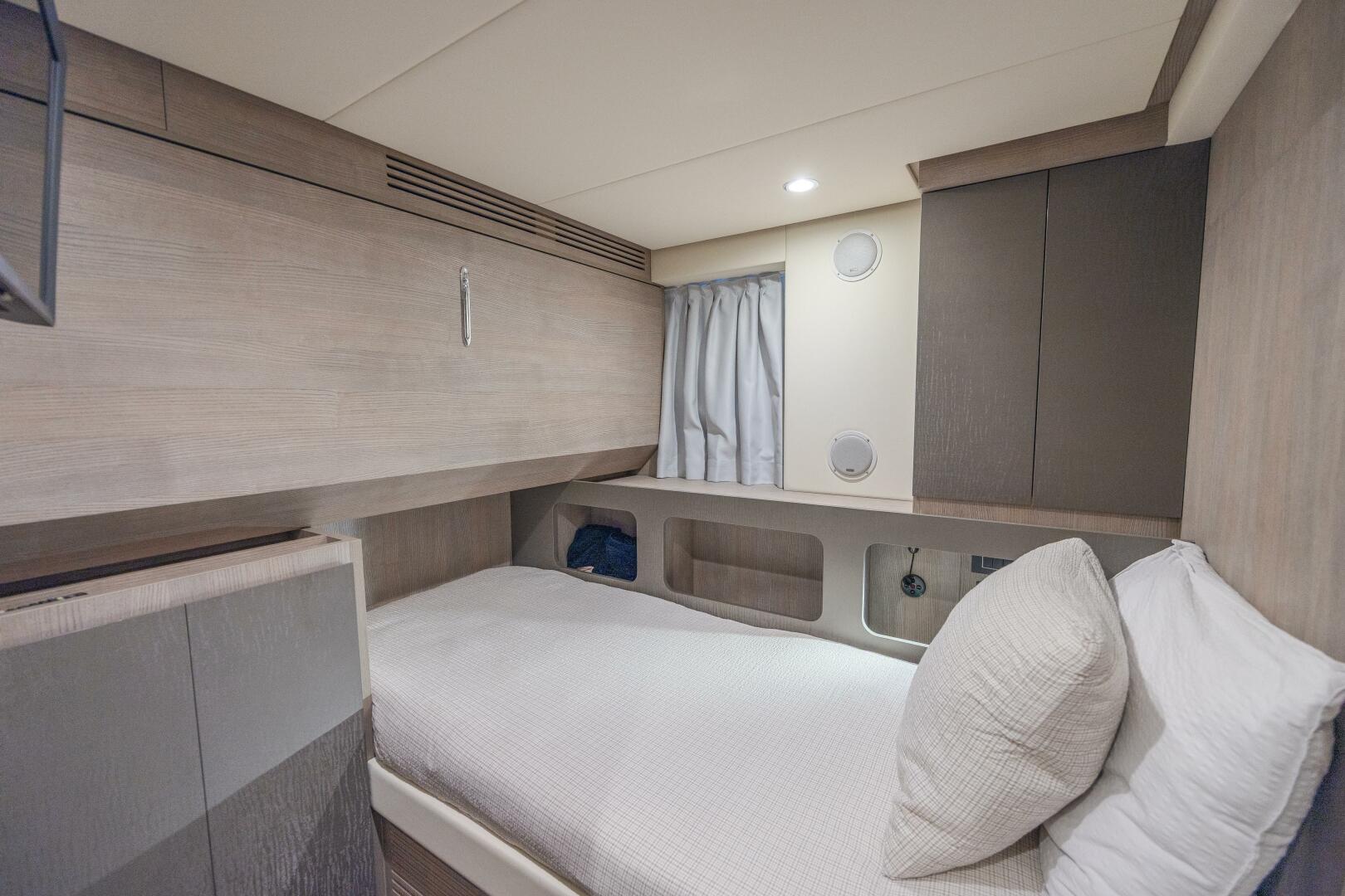 2023 Azimut S8 - Image 60