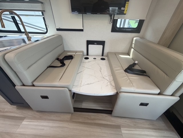 2027 THOR MOTOR COACH MAGNITUDE GA28 - Image 27