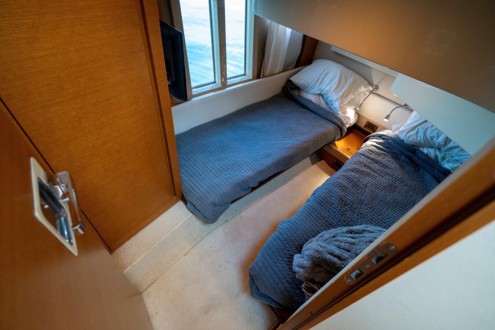 2013 Azimut 40 Flybridge - Image 45