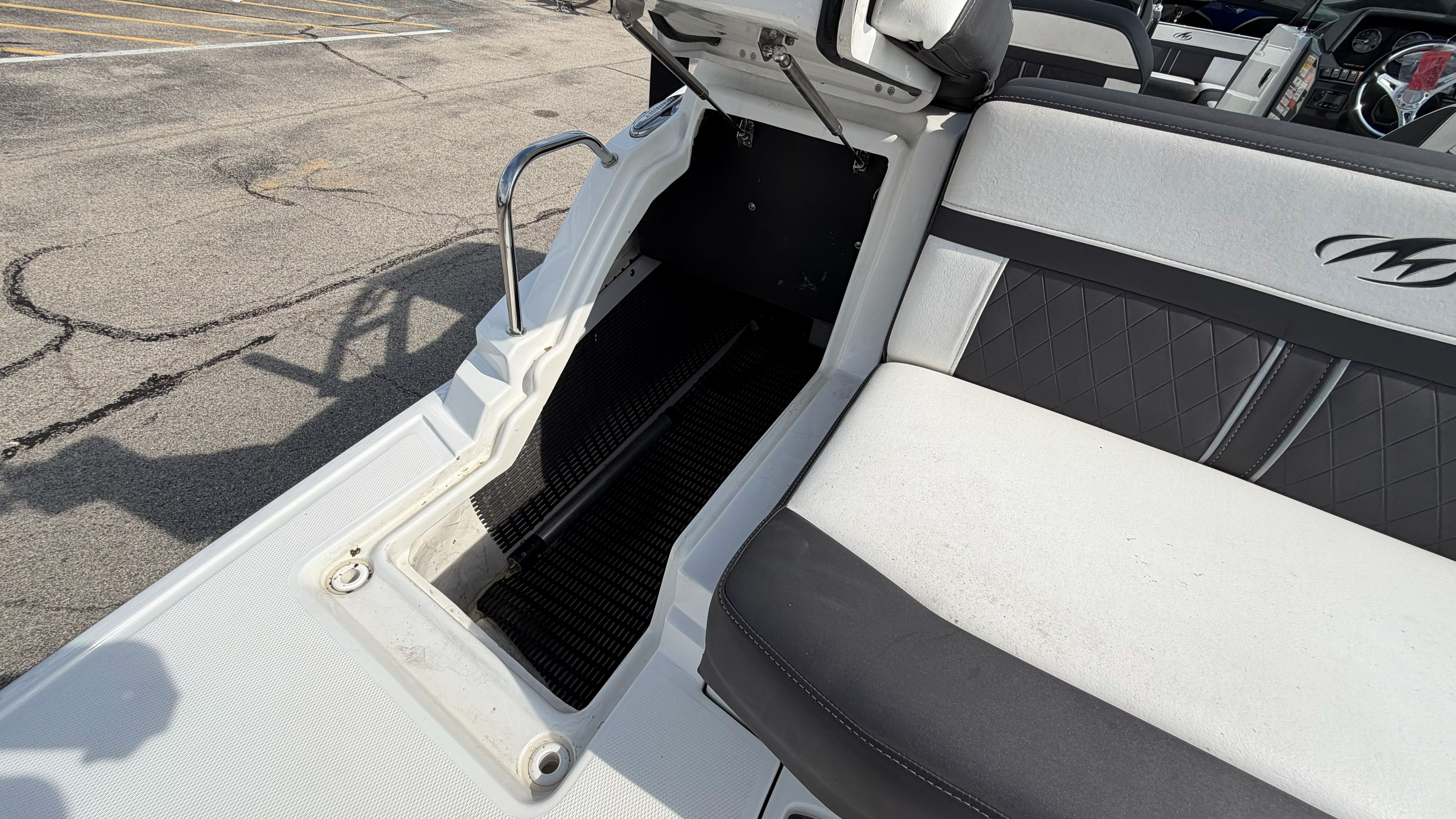 2022 Monterey M4 - Image 27