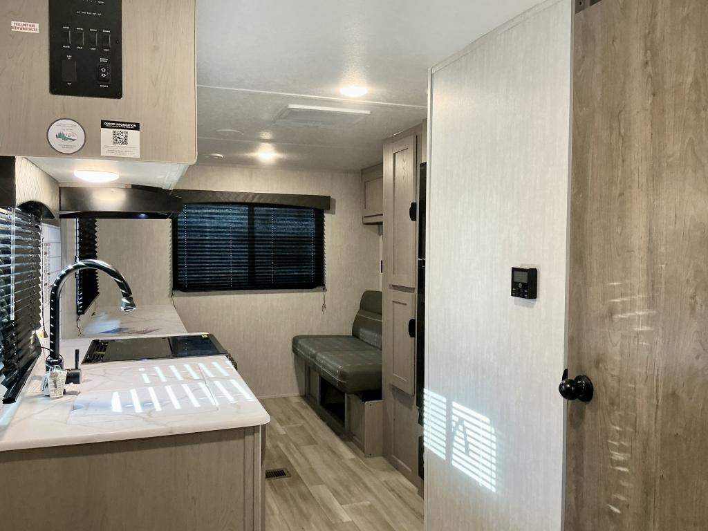 2025 COACHMEN 242MK - Image 4