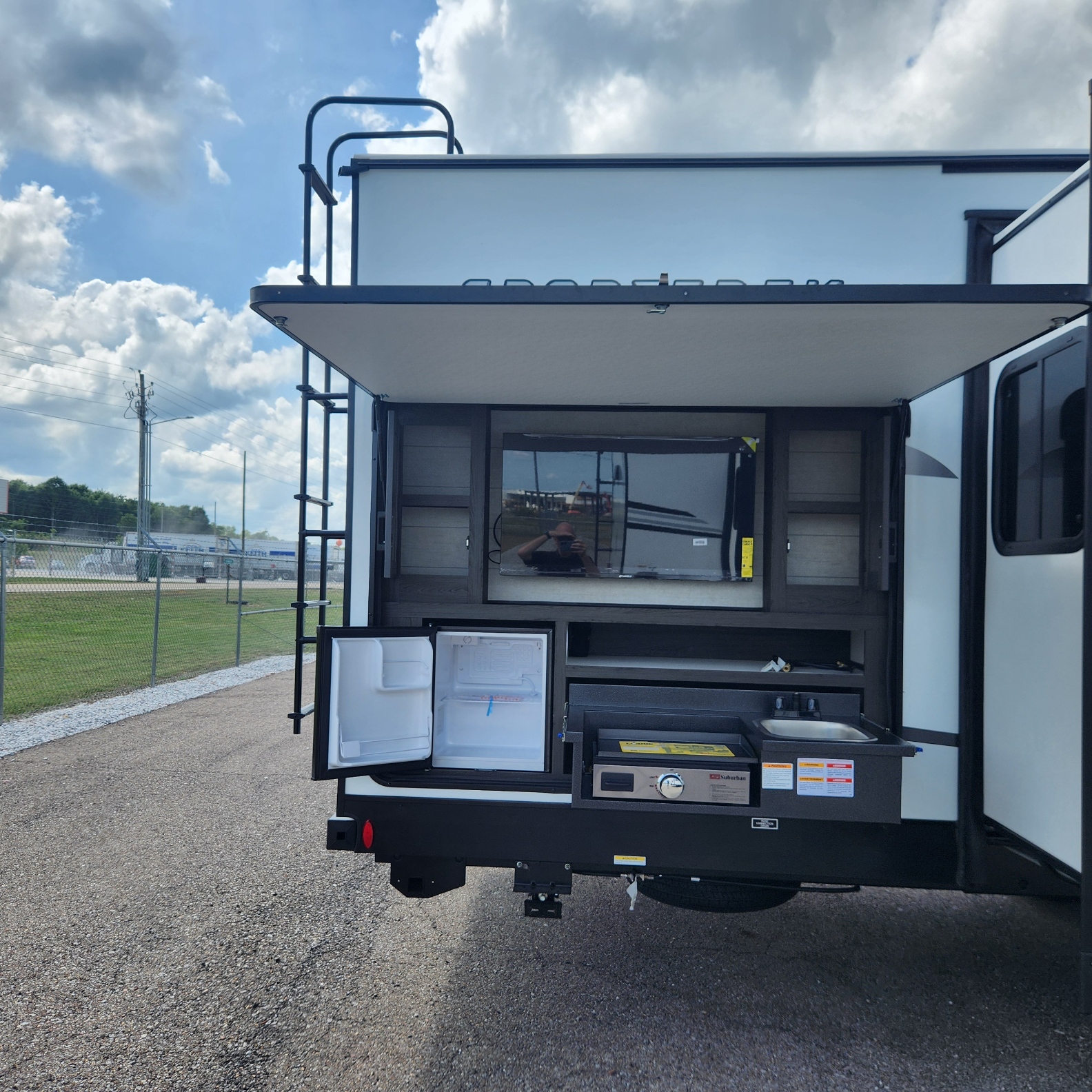 2026 VENTURE RV SPORTTREK 327VIK - Image 5