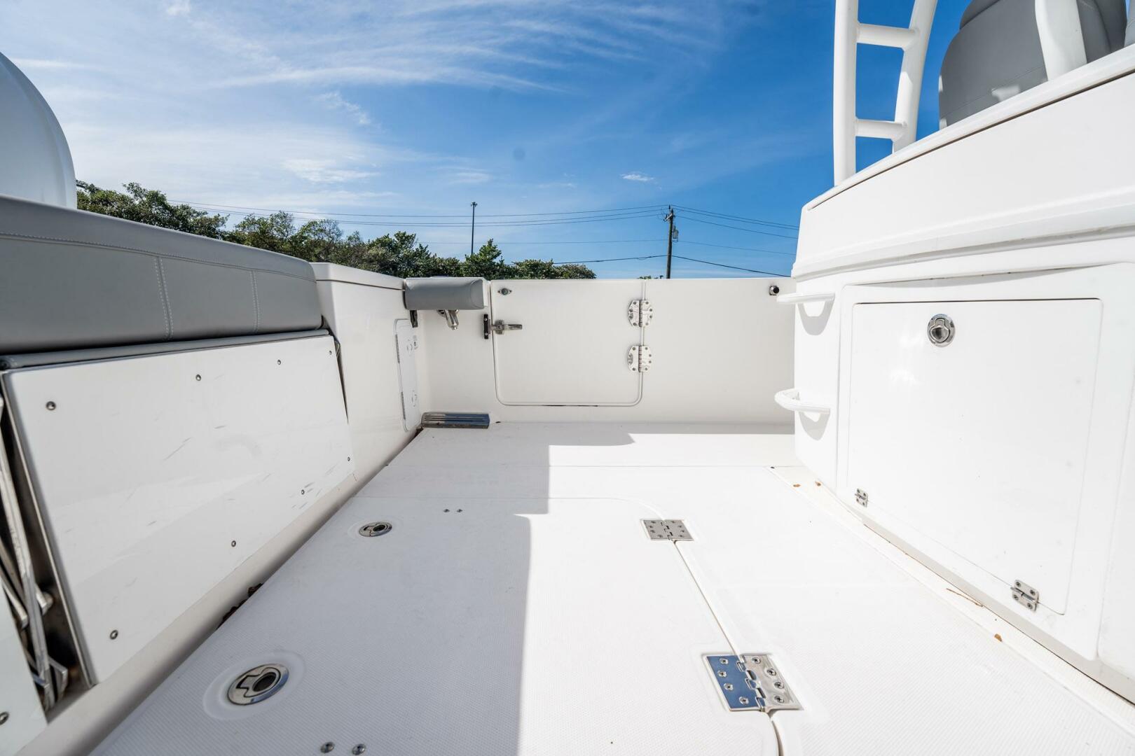 2021 Everglades 335 Center Console - Image 42