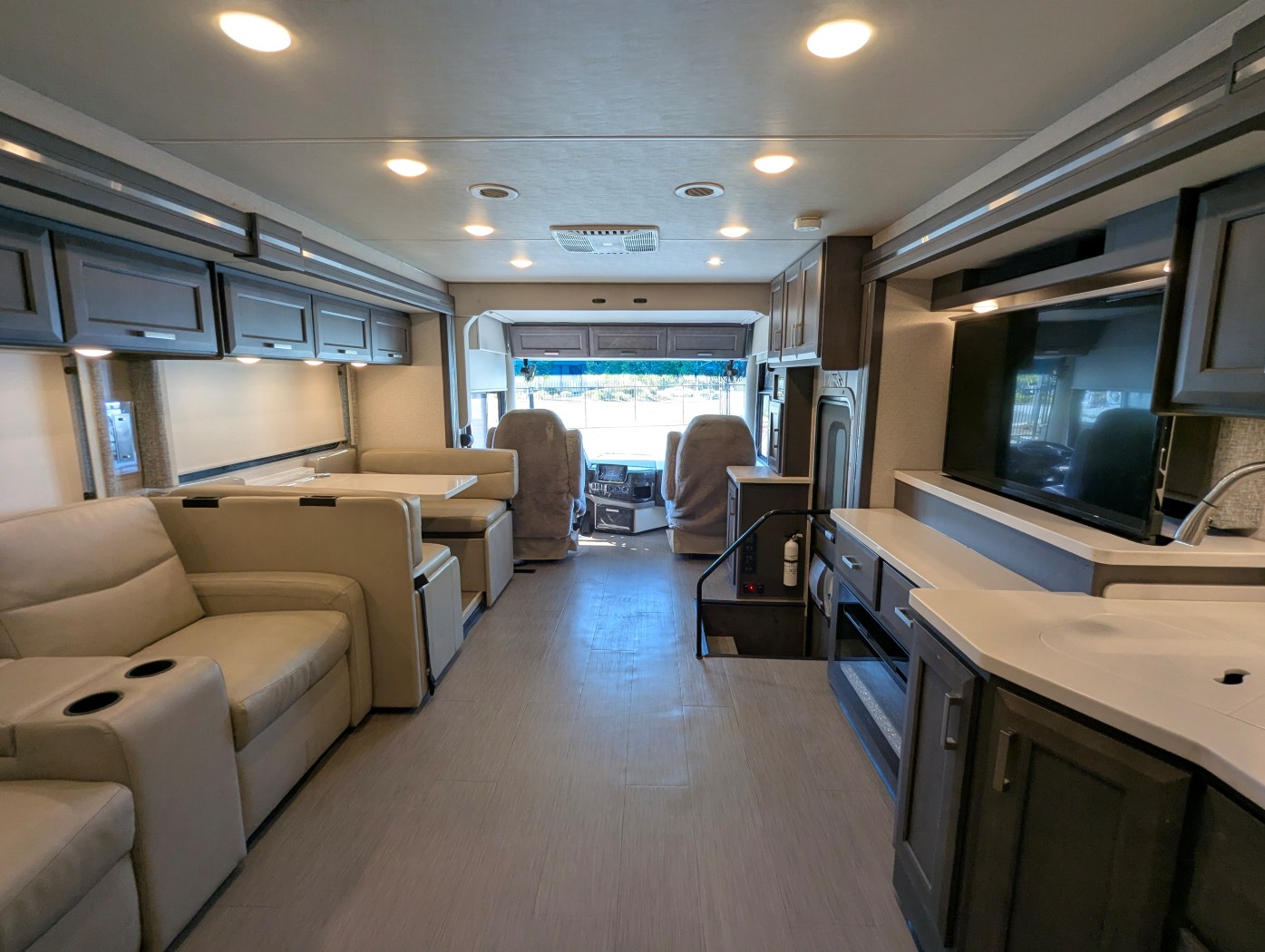 2023 Thor Motor Coach Palazzo 37.5 - Image 46