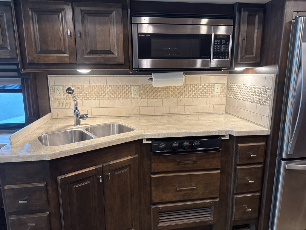 2018 TIFFIN ALLEGRO RED 33AA - Image 17
