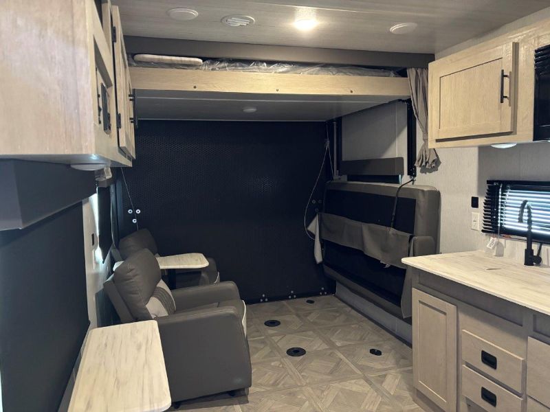 2023 FOREST RIVER EVO LITE 252SS - Image 5