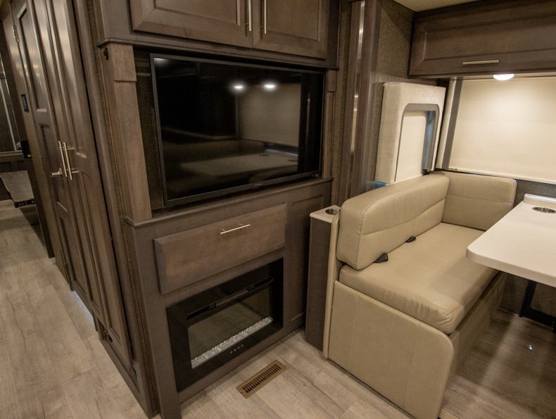 2022 Thor Motor Coach Palazzo 37.4 - Image 26