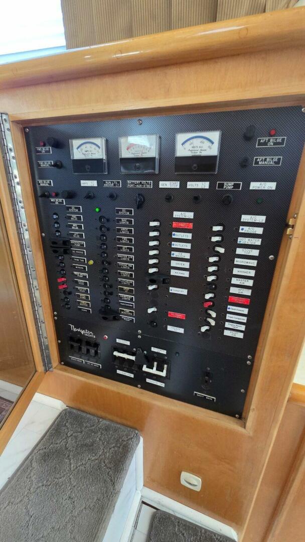 1998 Navigator 5300 - Image 36