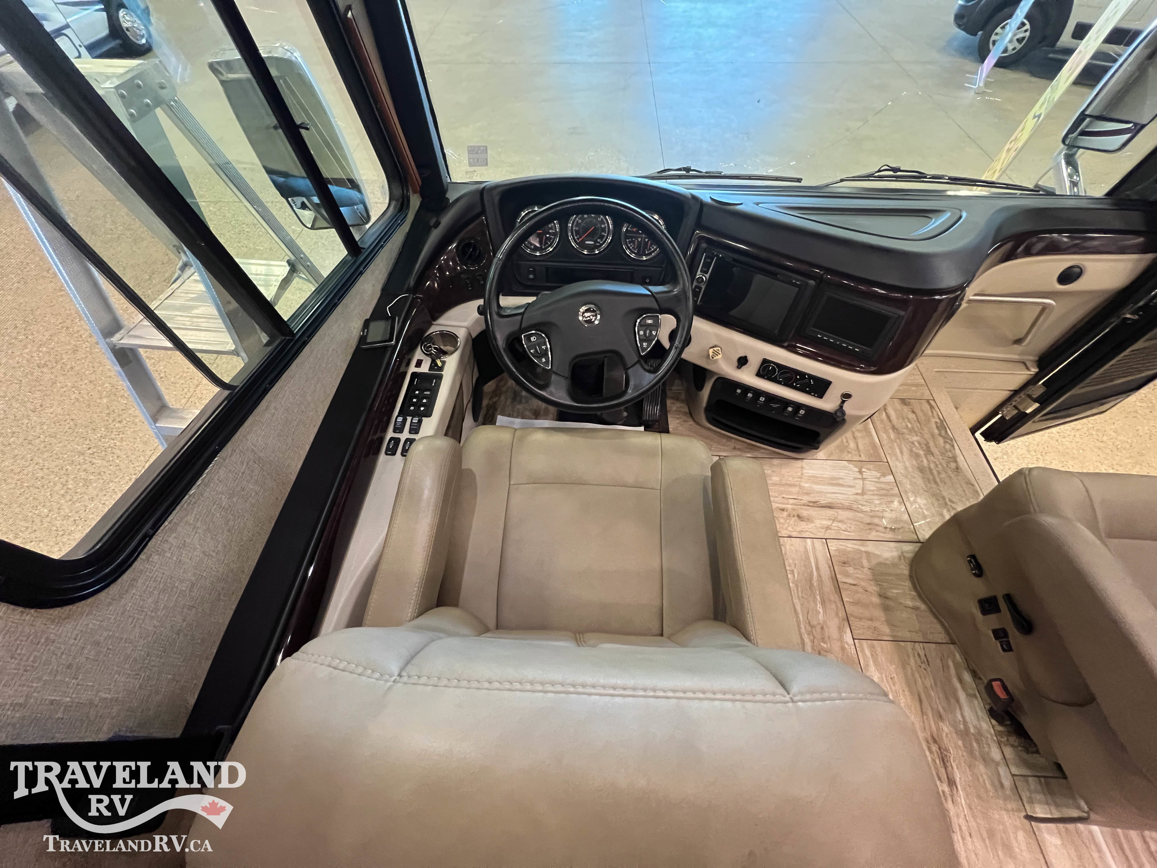 2018 Fleetwood Discovery LXE 40D - Image 9