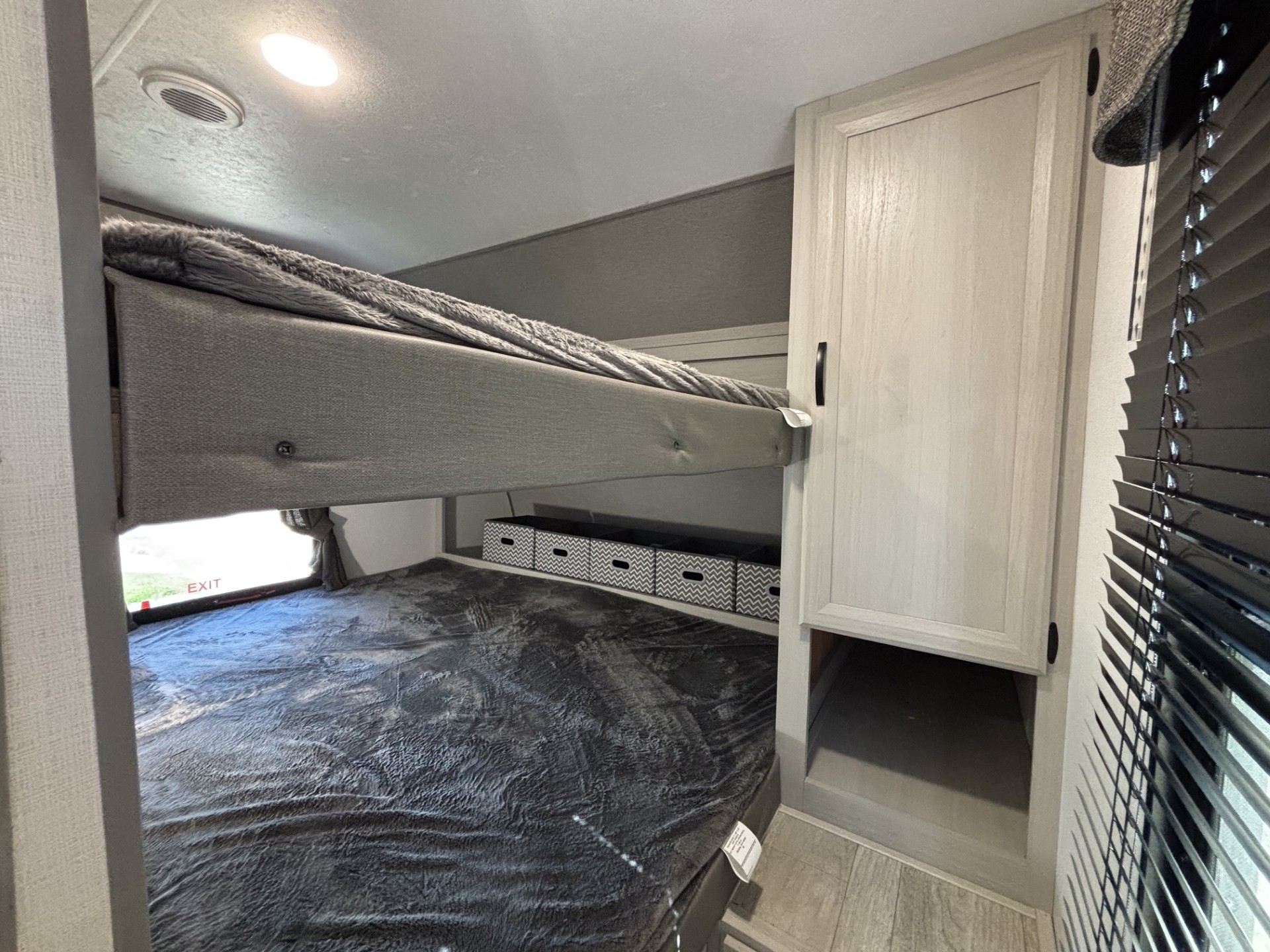 2027 Coachmen Catalina Legacy Edition 333DBDSCK - Image 20