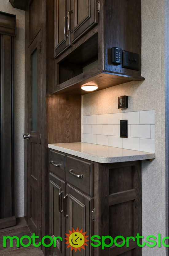 2018 Keystone Montana HM384BR - Image 19