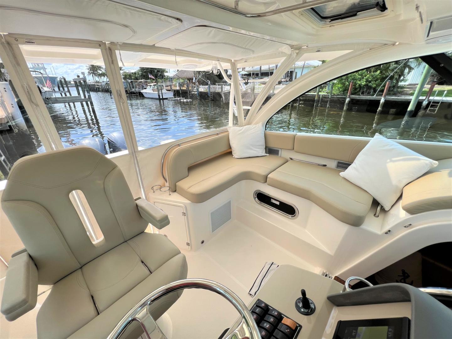 2016 Pursuit OS 385 Offshore - Image 20