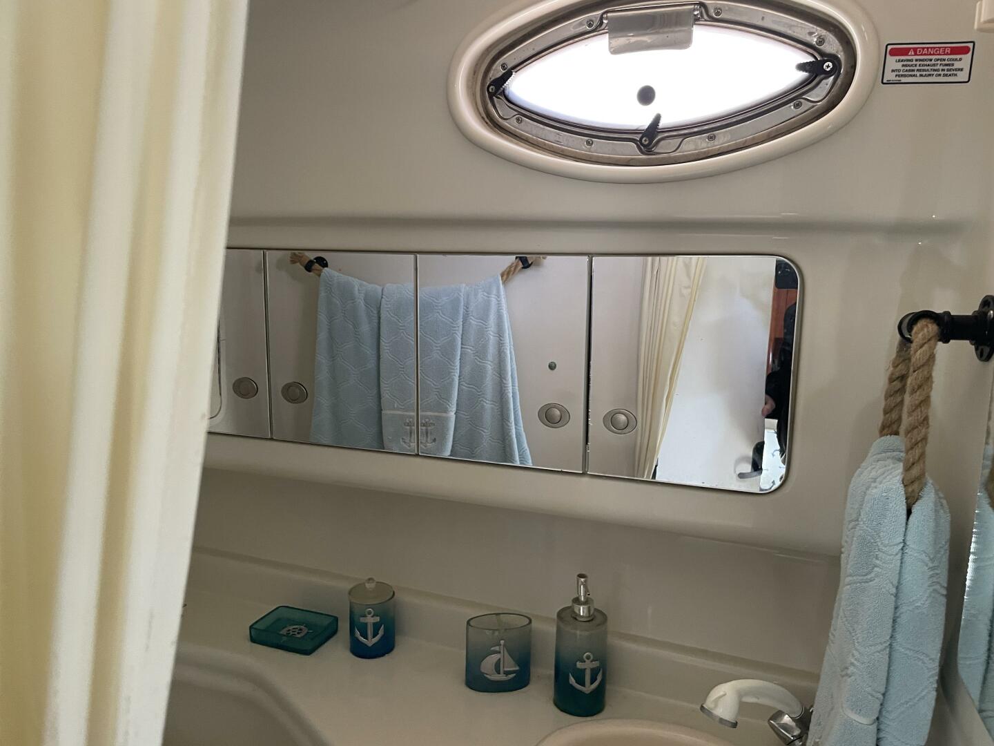 2006 Sea Ray 320 Sundancer - Image 35