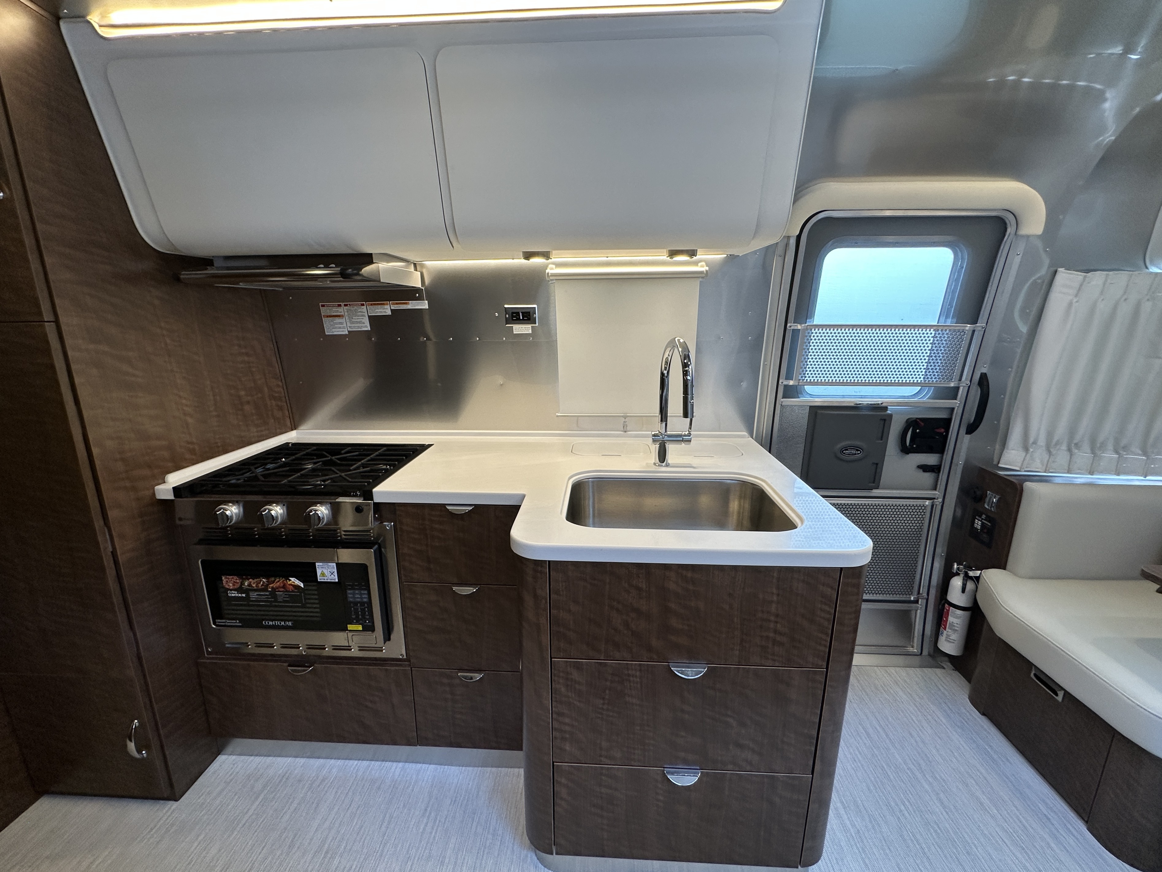 2027 Airstream Globetrotter 27FB Twin - Image 13