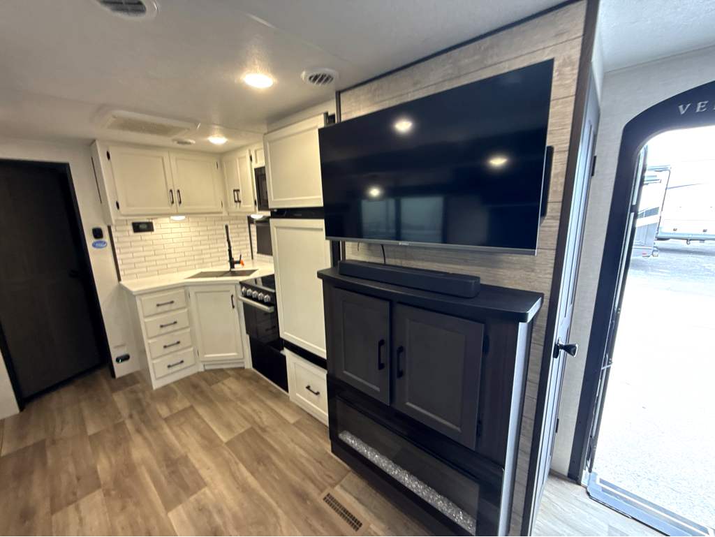 2025 VENTURE RV SPORTTREK 292VRB - Image 9