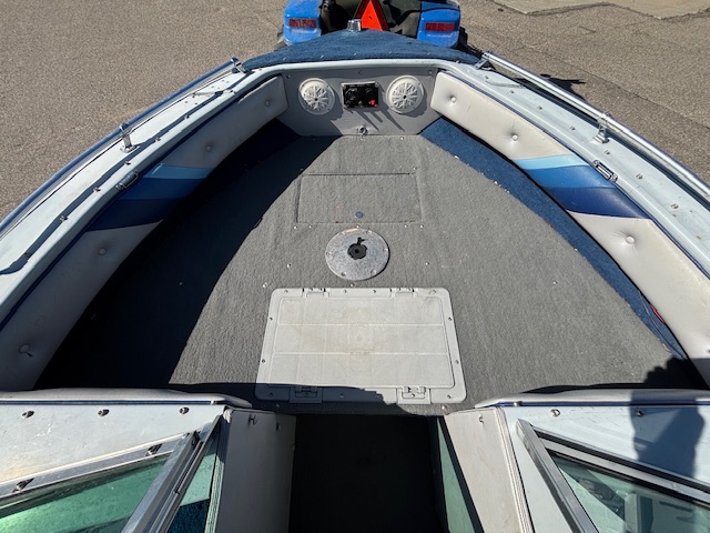 1990 CRESTLINER PHANTOM 160 - Image 12