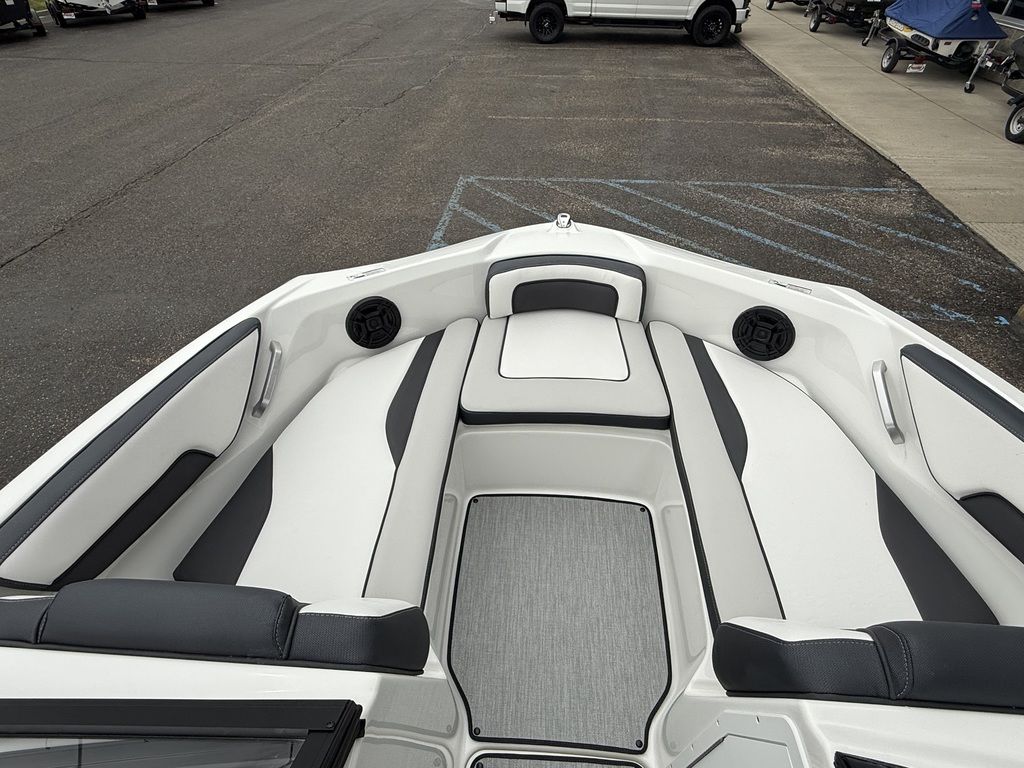 2025 Yamaha Boats AR195 - Image 15