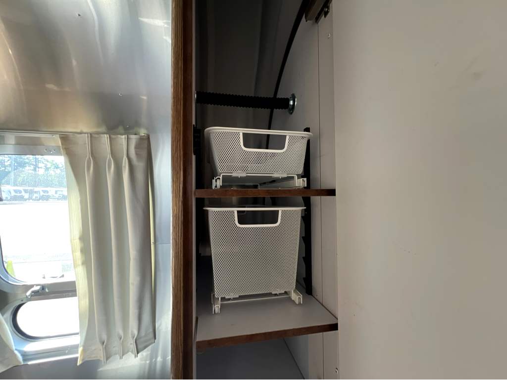 2022 AIRSTREAM GLOBETROTTER 25FBT - Image 21