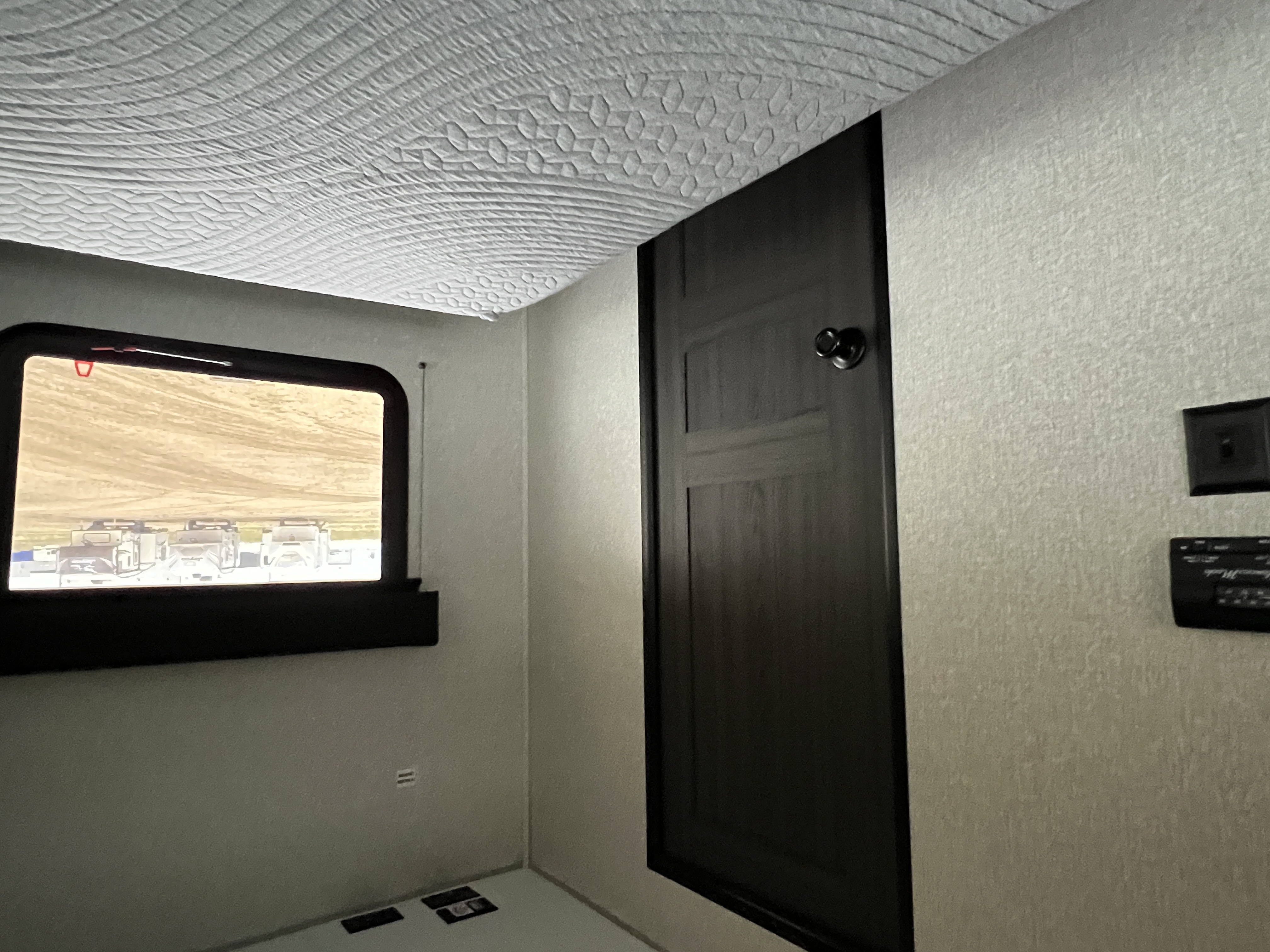 2022 VENTURE RV SPORTREK 327VIK - Image 46