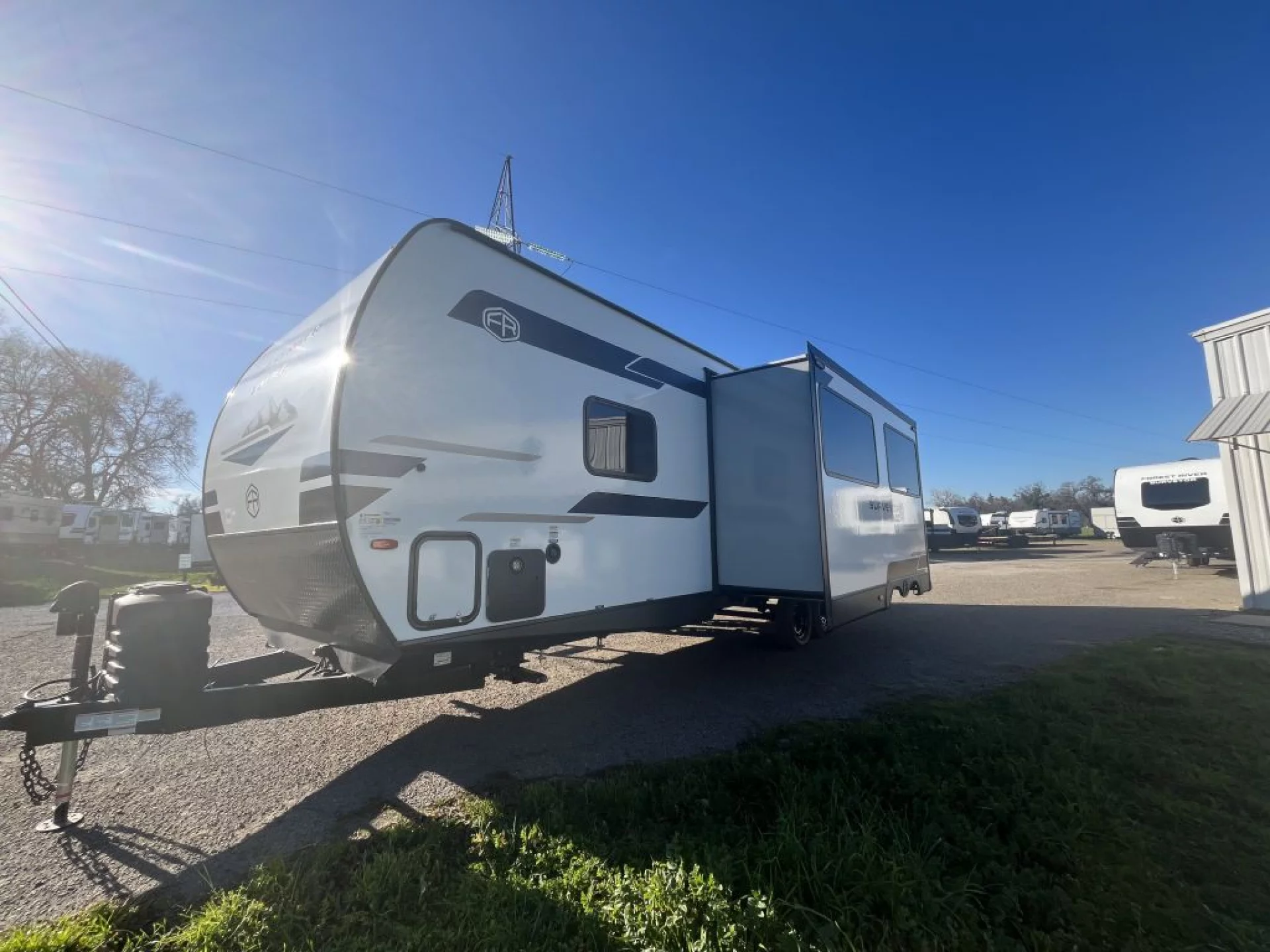 2026 FOREST RIVER SURVEYOR LEGEND 27 CAMP - Image 6