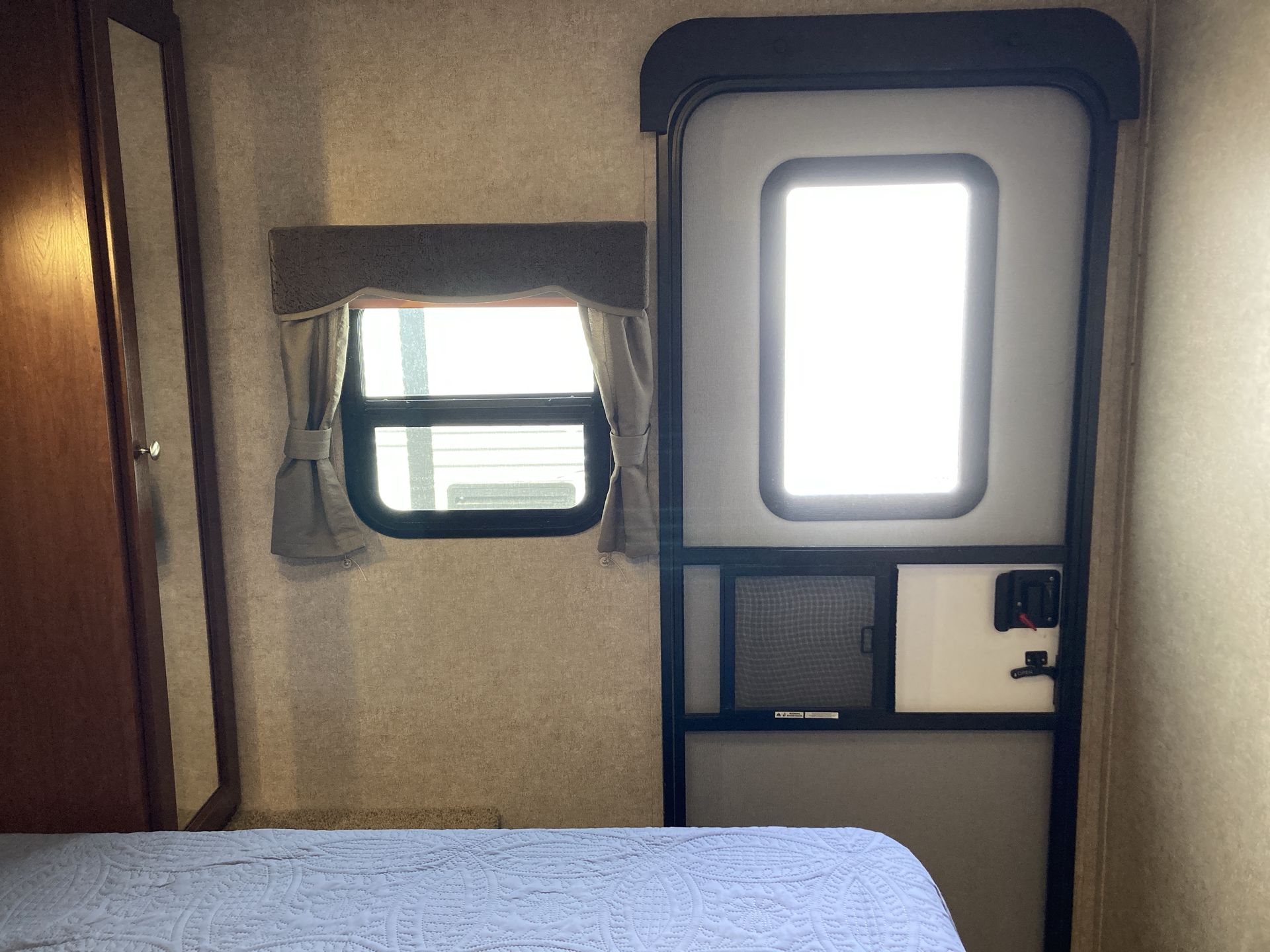 2015 Forest River Rockwood Ultra Lite 2604WS - Image 23