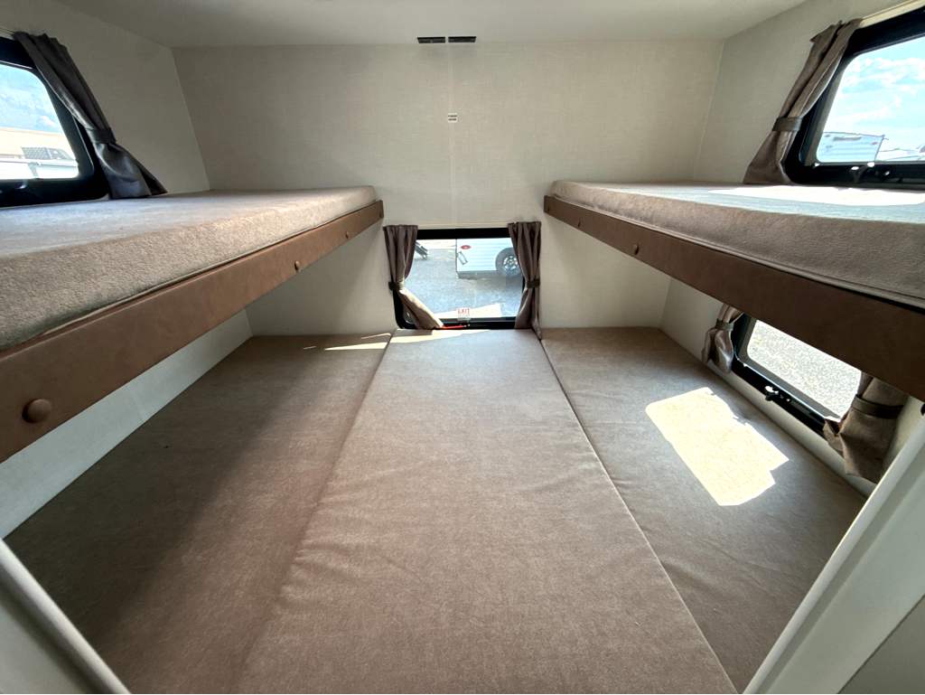 2027 VENTURE RV SPORTTREK 343VIB - Image 15