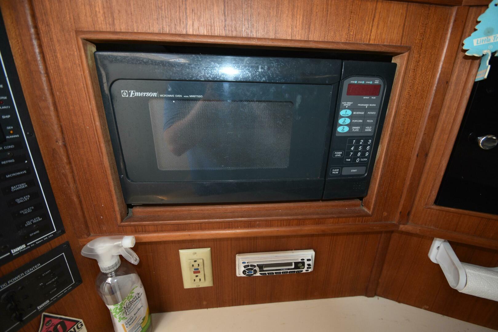 1999 Carolina Classic 28 Express - Image 21