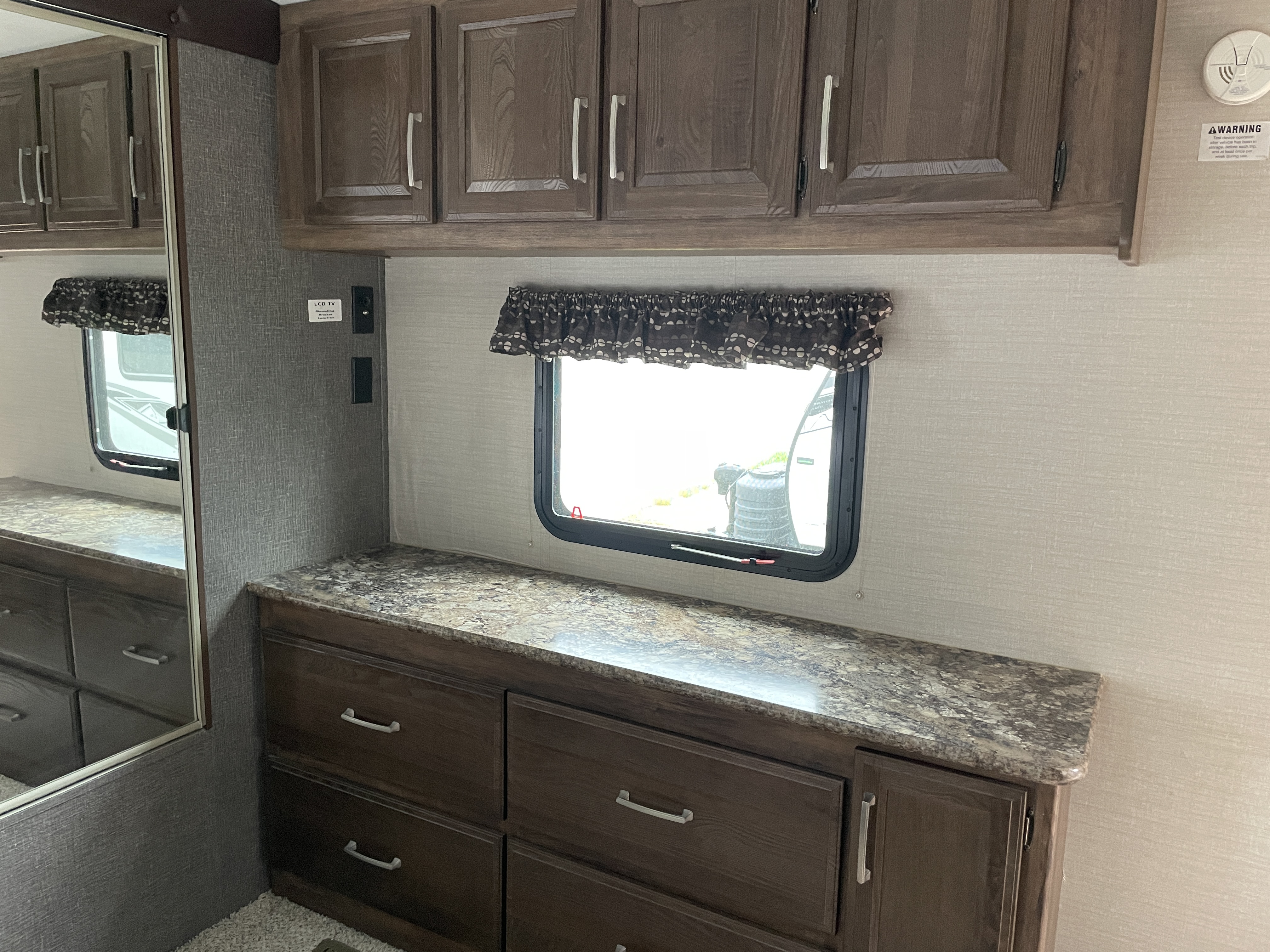 2016 Keystone RV Cougar Half-Ton 30RLI - Image 18