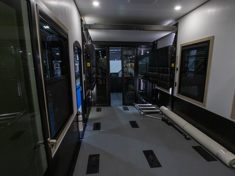 2025 Keystone Raptor 415 - Image 9