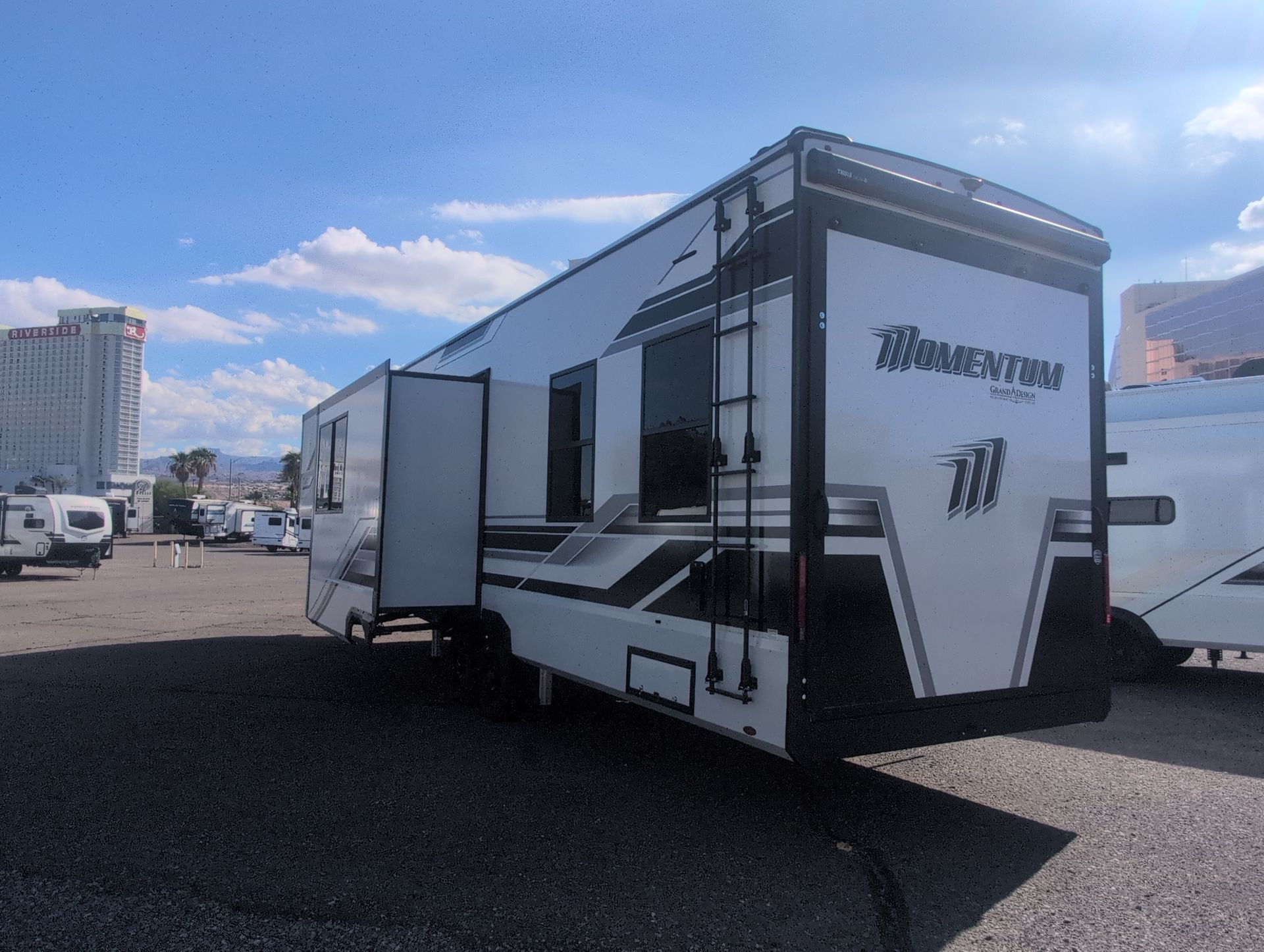 2027 GRAND DESIGN Momentum G-Class 363G - Image 6