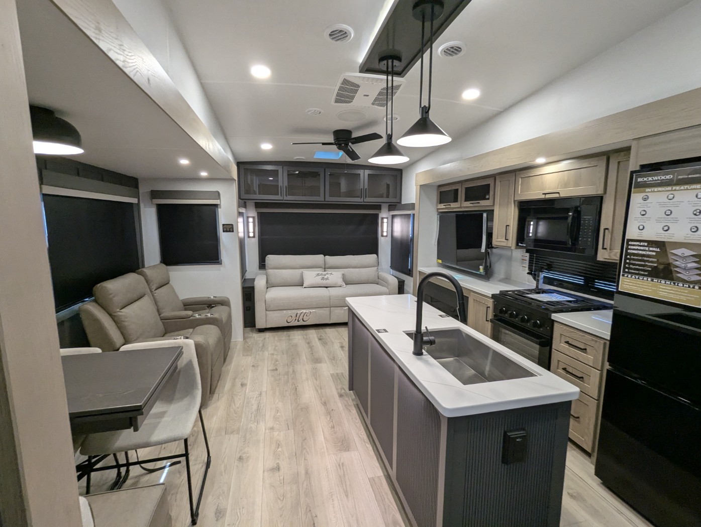2026 Forest River Rockwood Signature R361RLS - Image 18