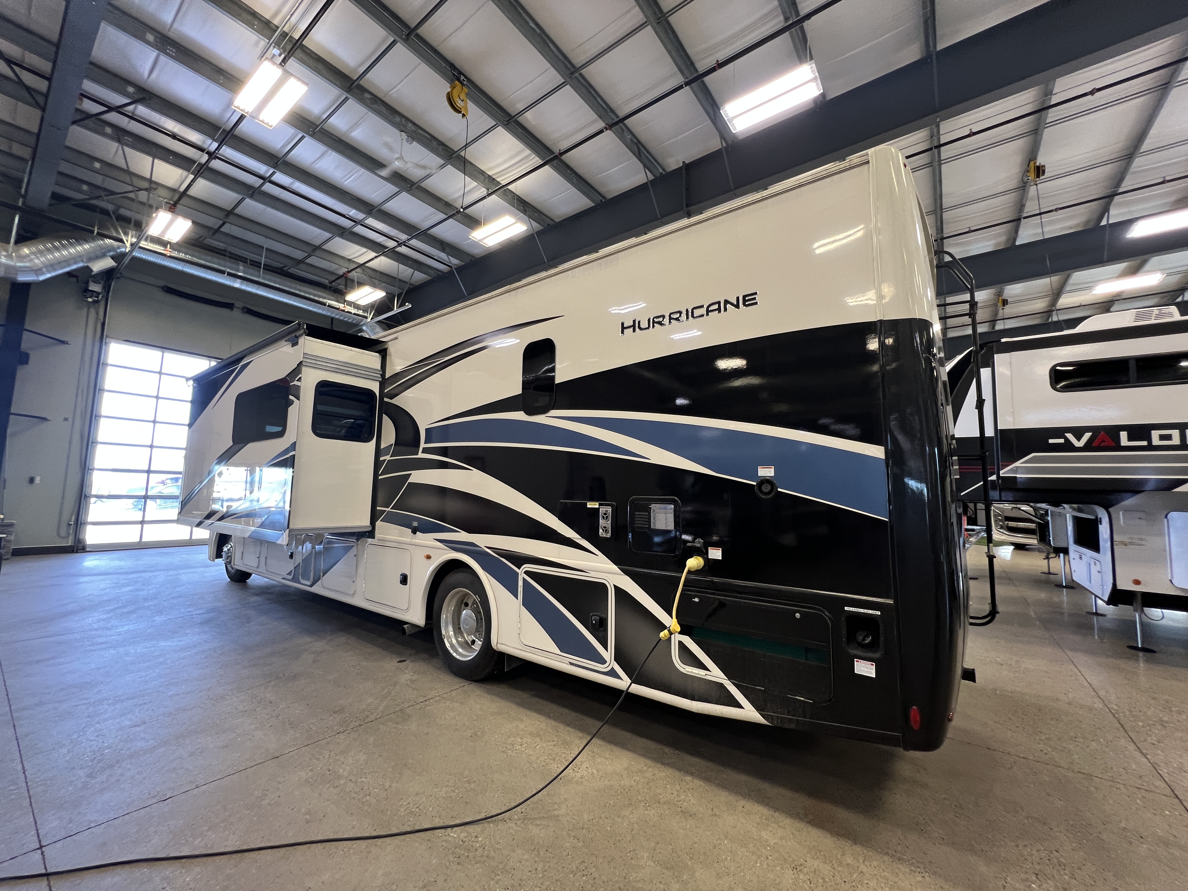 2022 Thor Motor Coach Hurricane 34R - Image 6
