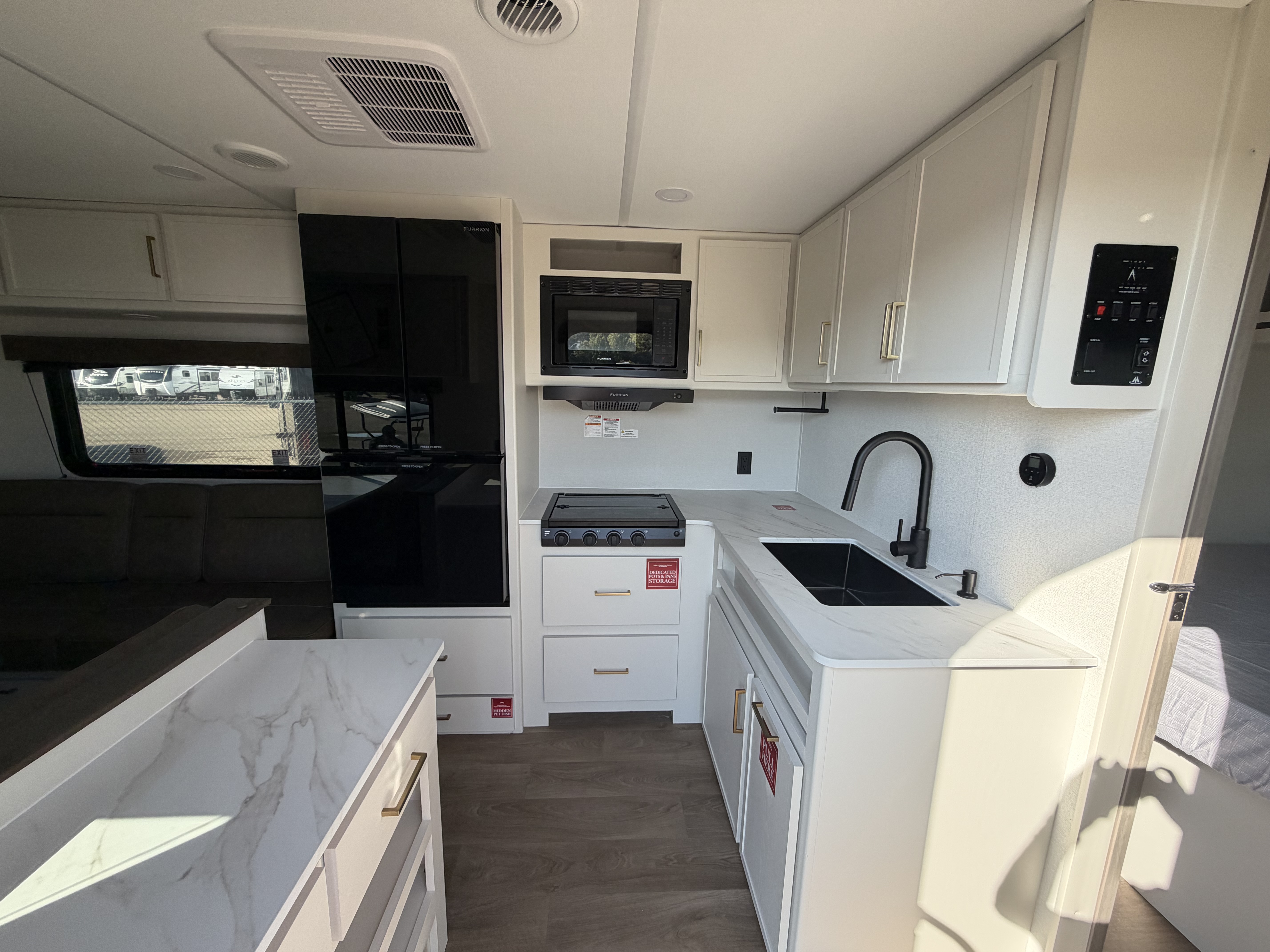 2027 GRAND DESIGN TRANSCEND 24BHX - Image 14
