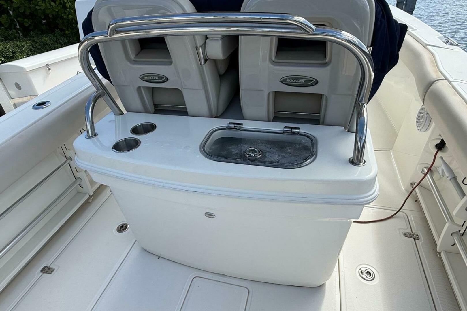 2018 Boston Whaler 250 Outrage - Image 7