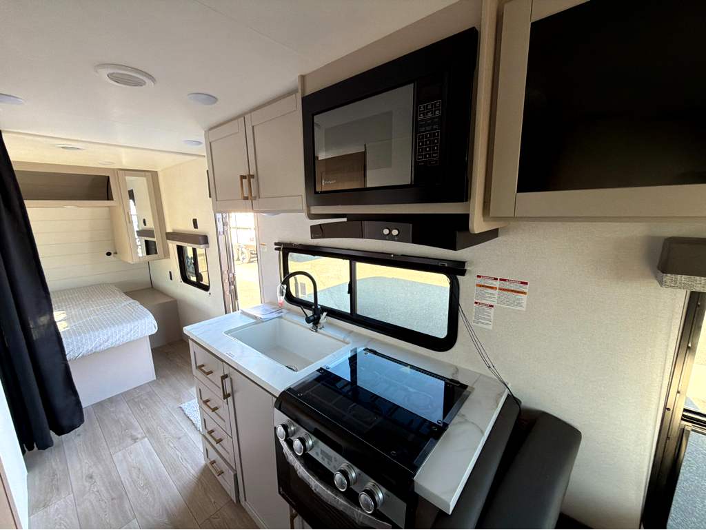 2027 Jayco Jay Flight SLX 210QB - Image 23