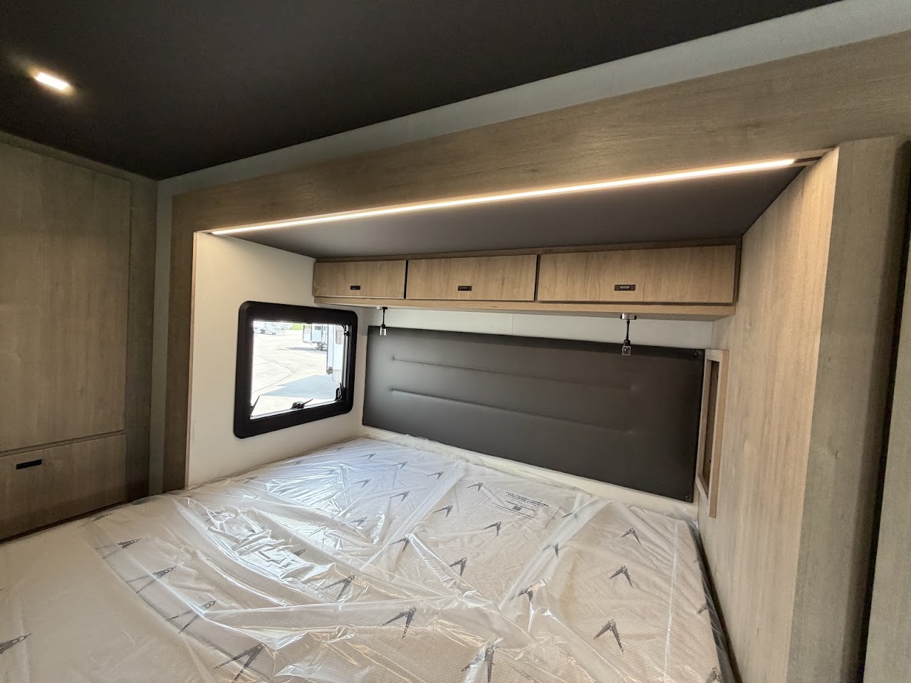 2027 Grand Design Lineage Series M 25FW - Image 27