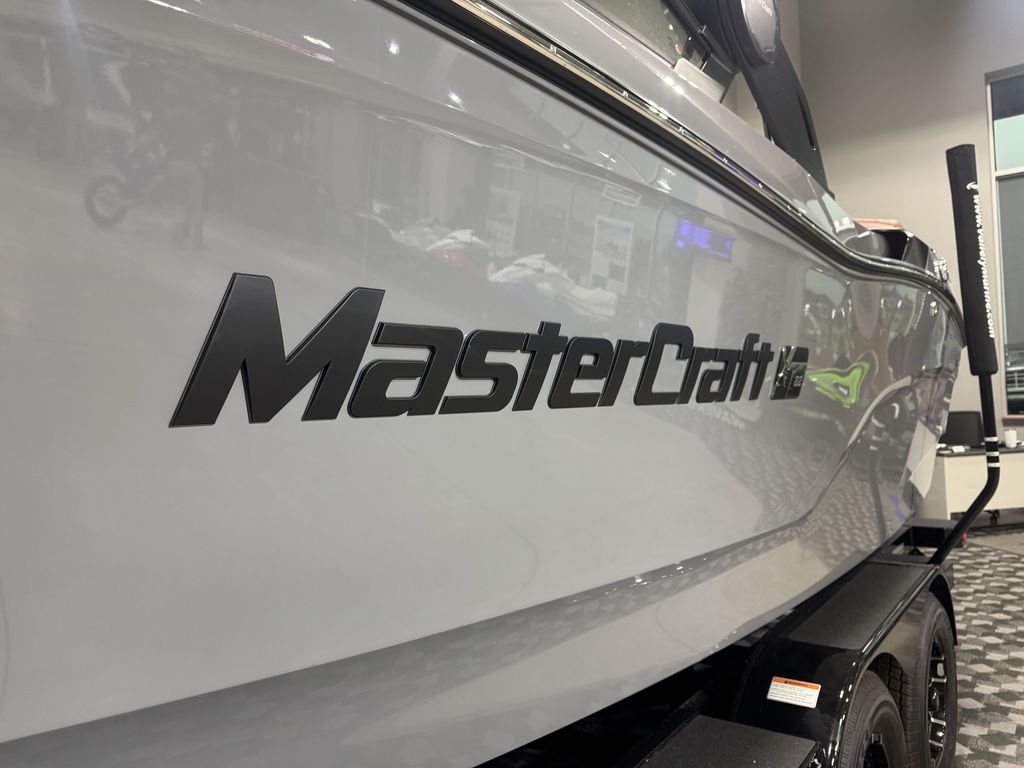 2025 MasterCraft XT22 - Image 58