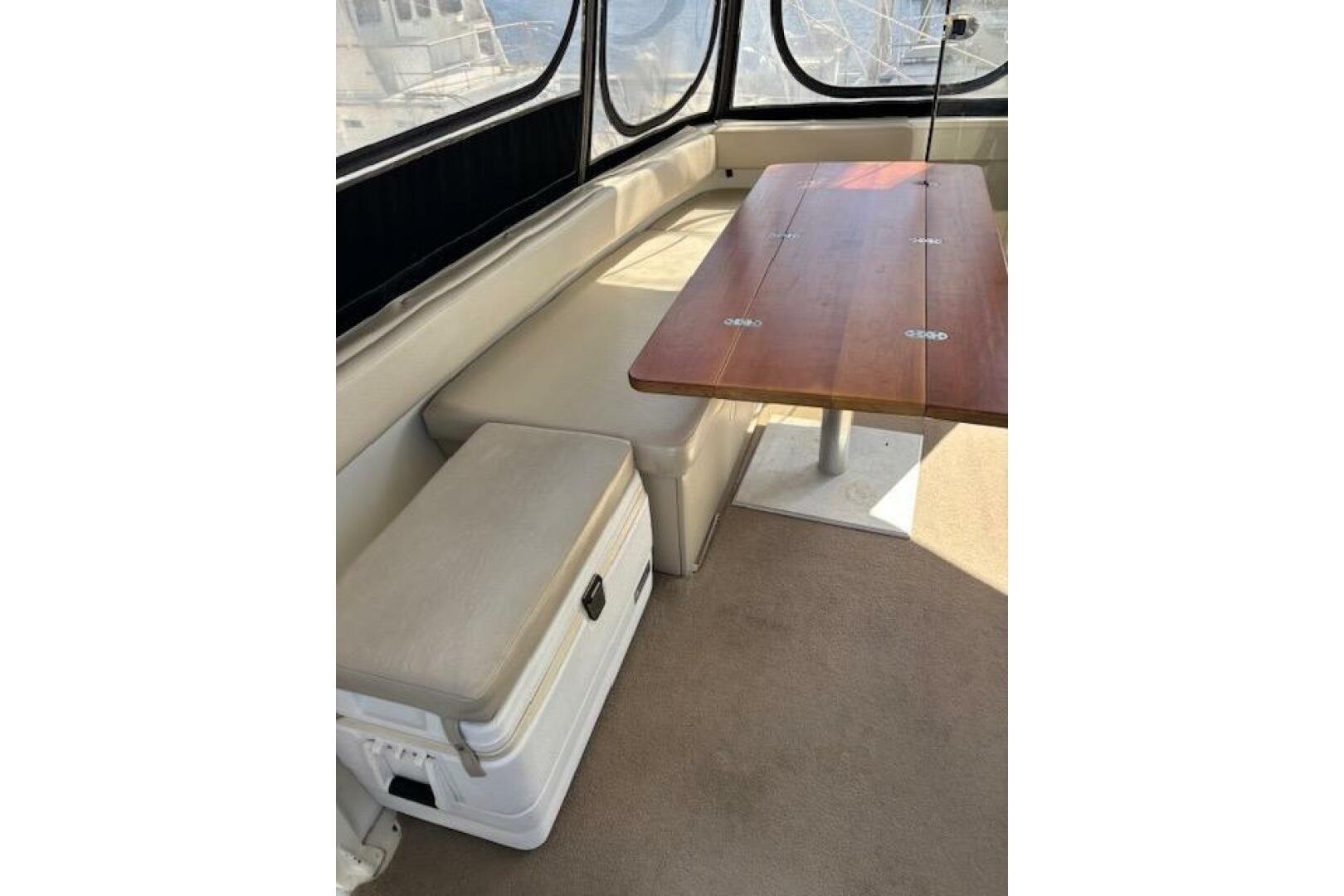 2004 Carver 466 Motor Yacht - Image 12