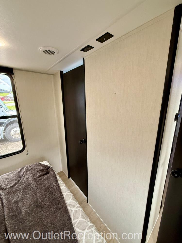 2025 CHEROKEE GREY WOLF 29TE - Image 27